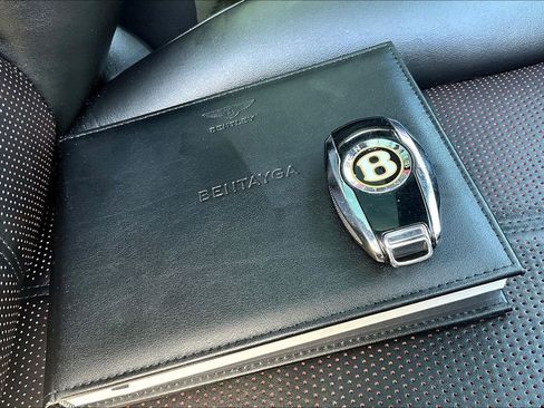 Used 2020 Bentley Bentayga AWD/4WD image 36