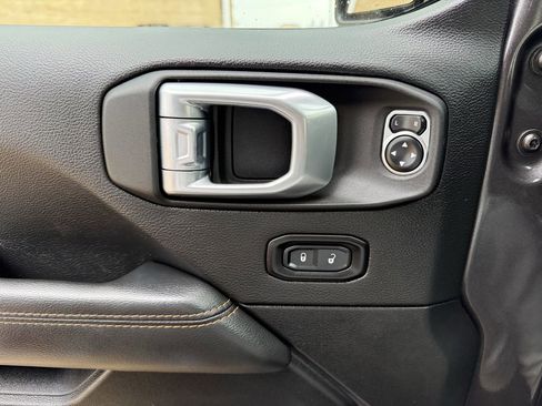 Used 2021 Jeep Wrangler Unlimited Sahara AWD/4WD image 23