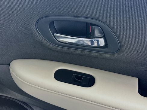 Used 2019 Honda HR-V LX image 28