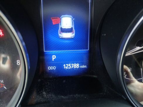 Used 2018 Toyota C-HR XLE FWD image 7