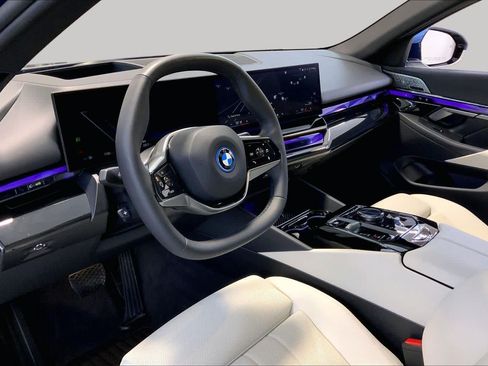 Used 2024 BMW i5 eDrive40i w/ Premium Package RWD image 17