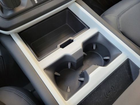 Used 2025 Land Rover Defender 110 S image 34