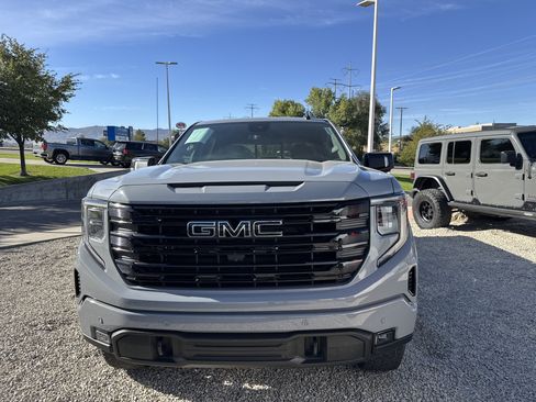 Used 2024 GMC Sierra 1500 Elevation w/ Elevation Premium Package AWD/4WD image 4