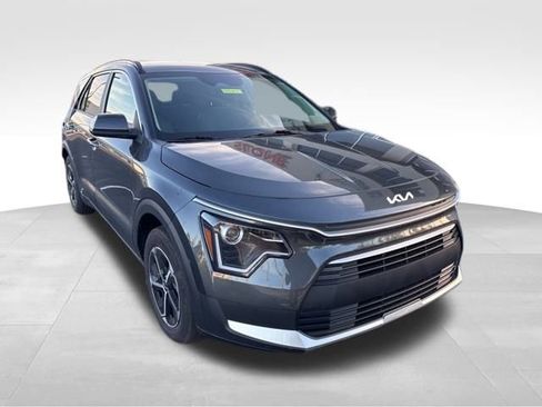 Certified 2024 Kia Niro LX image 1