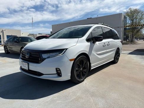 Used 2023 Honda Odyssey Sport image 3