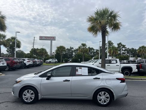 Used 2025 Nissan Versa S FWD image 7