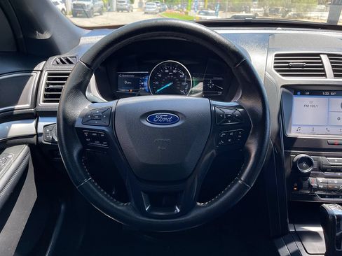 Used 2017 Ford Explorer XLT w/ Equipment Group 201A FWD image 12