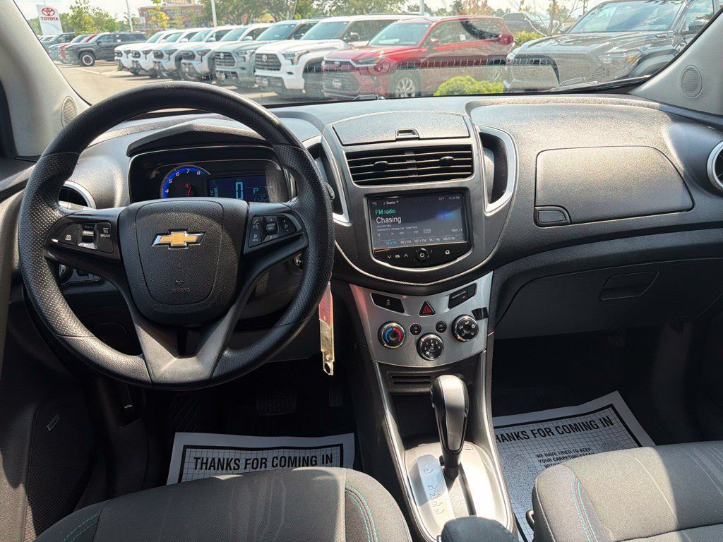 Used 2016 Chevrolet Trax LT w/ LT Sun and Sound Package AWD/4WD image 21