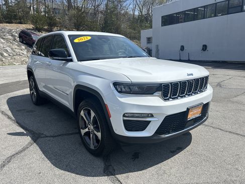 Certified 2022 Jeep Grand Cherokee Limited 4xe w/ Luxury Tech Group II image 3