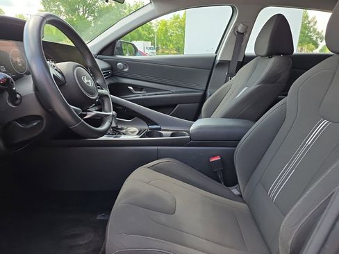 Used 2025 Hyundai Elantra SEL FWD image 14
