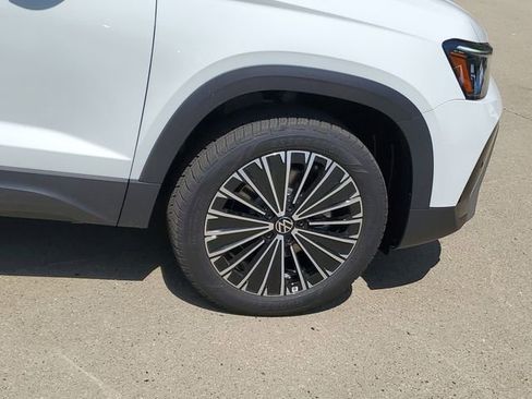 New 2026 Volkswagen Taos SE FWD image 6