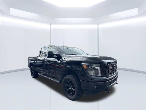 Used 2019 Nissan Titan SL w/ Midnight Edition AWD/4WD image 4