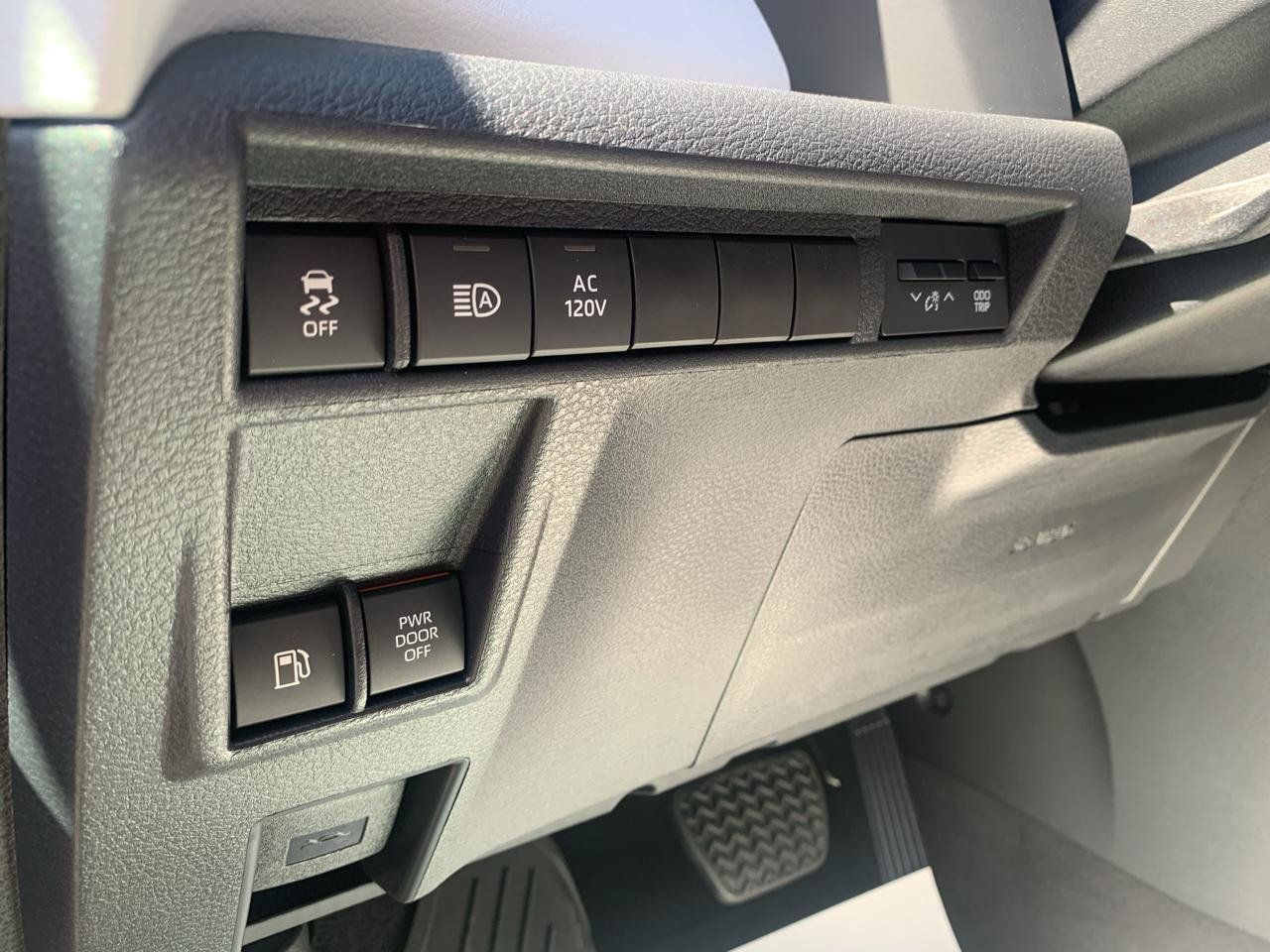 Used 2026 Toyota Sienna XLE AWD/4WD image 16