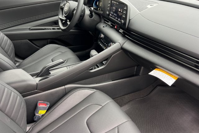 New 2026 Hyundai Elantra SEL Sport FWD image 14