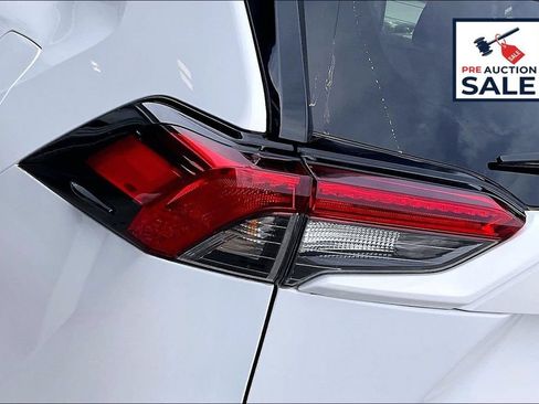 Used 2021 Toyota RAV4 XLE w/ Convenience Package AWD/4WD image 29