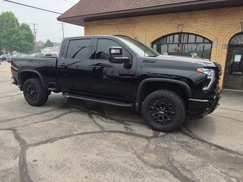 Used 2024 Chevrolet Silverado 3500 LTZ w/ LTZ Plus Package AWD/4WD image 3