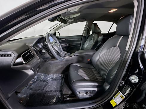 Used 2024 Toyota Camry SE image 12