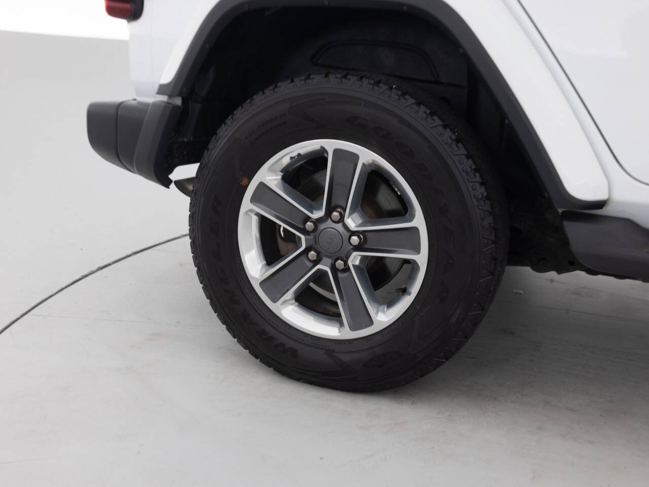 Used 2018 Jeep Wrangler Unlimited Sahara AWD/4WD image 21