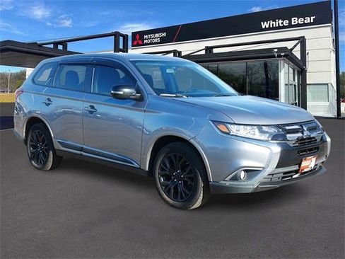 Used 2016 Mitsubishi Outlander SE image 1