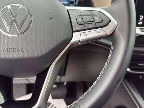 Used 2024 Volkswagen Atlas SE image 12