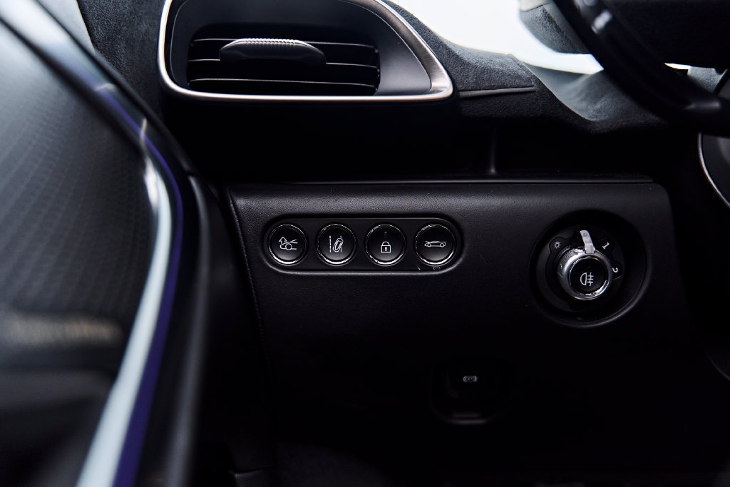 Used 2025 McLaren Artura Spider RWD image 55