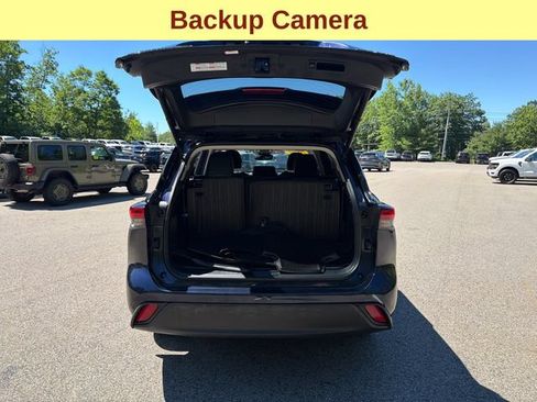Used 2020 Toyota Highlander XLE AWD/4WD image 11