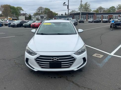 Used 2017 Hyundai Elantra SE FWD image 2