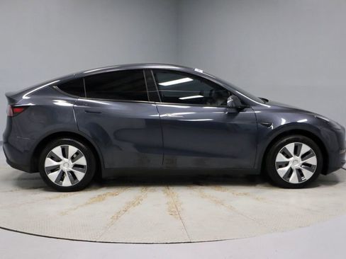 Used 2024 Tesla Model Y Long Range AWD/4WD image 8
