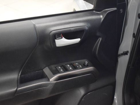 Used 2021 Toyota Tacoma TRD Sport w/ Technology Package image 34