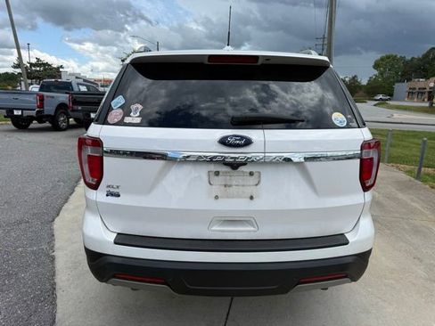 Used 2019 Ford Explorer XLT w/ Equipment Group 202A FWD image 9