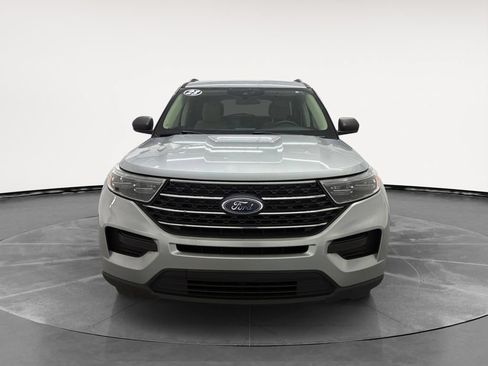 Used 2023 Ford Explorer XLT AWD/4WD image 8