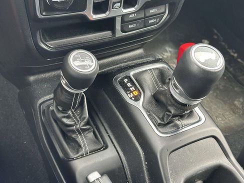 Used 2023 Jeep Wrangler Unlimited Sahara w/ Cold Weather Group AWD/4WD image 33