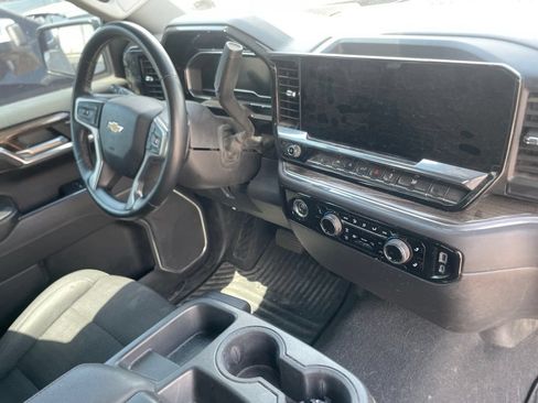 Used 2023 Chevrolet Silverado 1500 LT AWD/4WD image 19