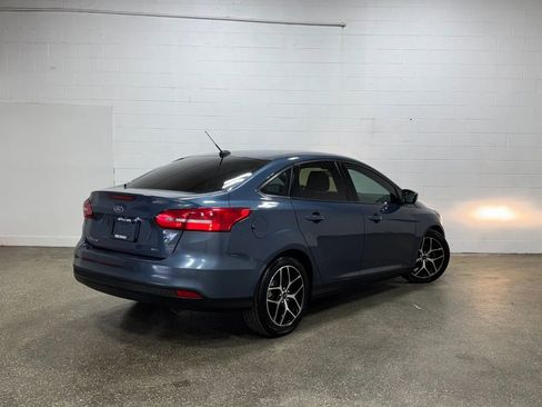 Used 2018 Ford Focus SEL w/ Cold Weather Package FWD image 3