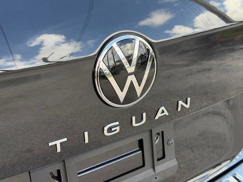 Certified 2023 Volkswagen Tiguan SE FWD image 13
