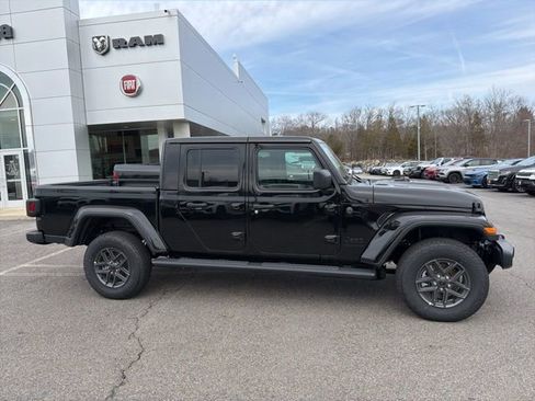 New 2026 Jeep Gladiator Sport AWD/4WD image 2