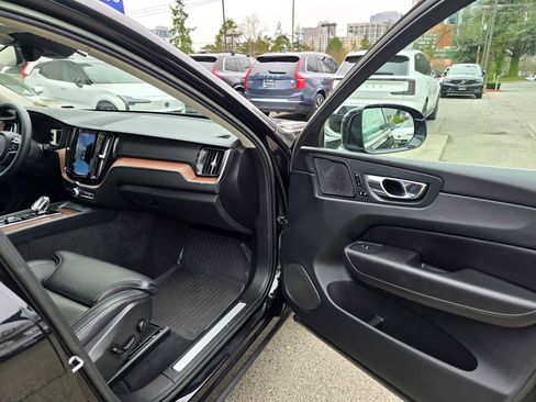 Certified 2023 Volvo XC60 B5 Ultimate w/ Climate Package image 10