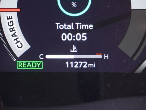 Used 2025 Toyota Camry XSE w/ Premium Plus Package image 4