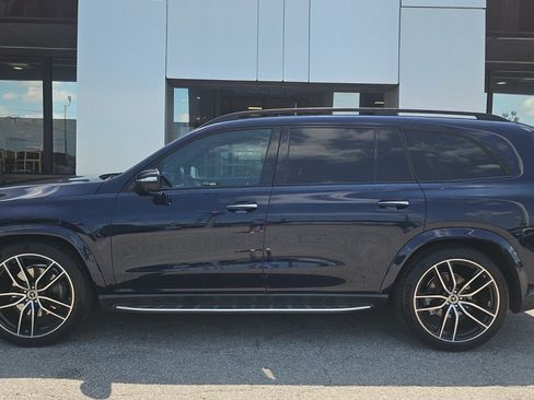 Used 2021 Mercedes-Benz GLS 580 4MATIC image 2