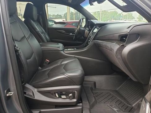 Used 2018 Cadillac Escalade Platinum AWD/4WD image 19