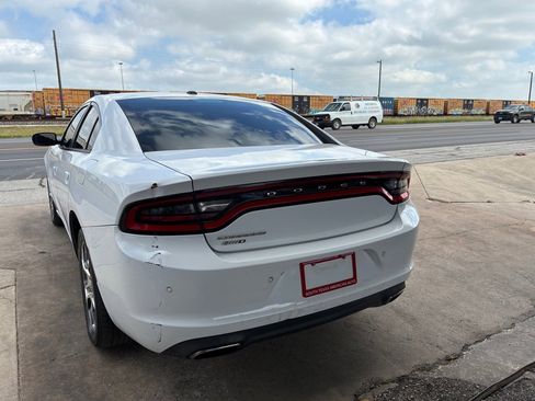 Used 2016 Dodge Charger SE w/ Power Sunroof Group AWD/4WD image 9