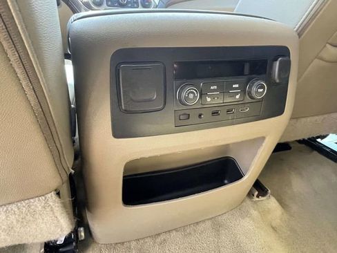 Used 2017 Chevrolet Suburban LT RWD image 13
