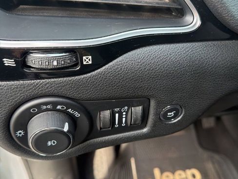 Used 2023 Jeep Cherokee Altitude Lux AWD/4WD image 14
