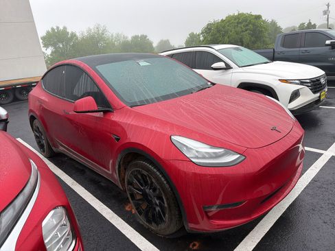 Used 2023 Tesla Model Y Long Range AWD/4WD image 1