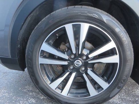 Used 2018 Nissan Kicks SV FWD image 43