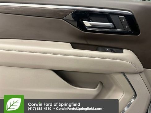 Used 2025 Chevrolet Suburban LT image 26