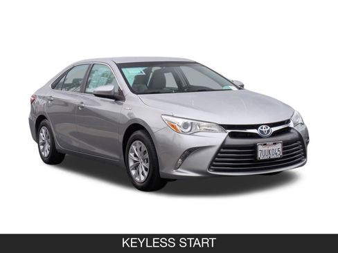 Used 2017 Toyota Camry LE image 2