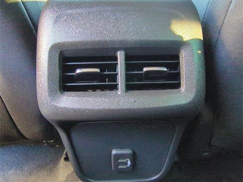 Used 2022 Chevrolet Equinox LS image 21