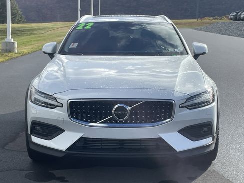 Used 2022 Volvo V60 T5 Cross Country w/ Climate Package image 9
