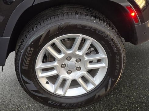 Used 2025 Land Rover Defender 110 S image 31